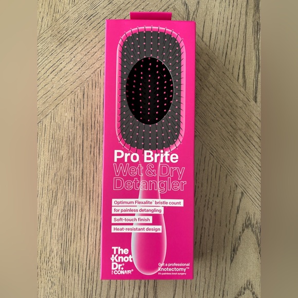 Conair Accessories - The Knot Dr. Pro Brite Wet & Dry Detangler